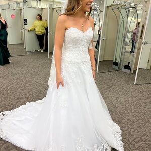 Elegant White Lace Wedding Dress